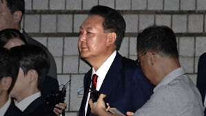 해병특검, 'VIP 격노설' 윤석열 전 대통령 자택 압수수색…"직권남용 피의자"