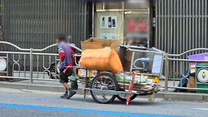 불더위 속 폐지 모아 3천 원 손에&hellip;"돈 없는 게 죄니 어쩌겠소"