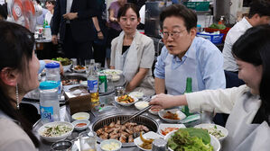 이 대통령 "골목이 살아야 경제가 산다&hellip;외식 동참해달라"