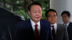 윤, 해병특검에 압수된 아이폰 휴대전화 비밀번호 제공 거부