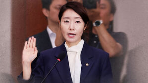 "갑질왕" 붙이자 "내란 정당" 맞불&hellip;시작부터 고성 파행