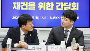 여당 의원들 만난 전공의&hellip;"수련환경 개선&middot;법적부담 완화"