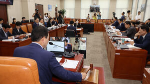 '안규백 청문회' 설전&hellip;국힘 "방위 출신"&middot;민주 "A+급 장관"