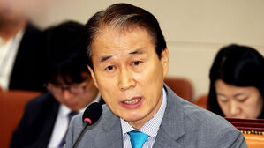 권오을 "독립기념관장 만나보고 임명 과정 살펴볼 것"