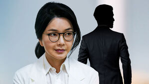 도피한 '김건희 집사' 체포영장 청구…수사 확대