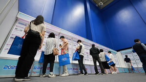 7월 취업자 17만 1천 명 증가&hellip;제조&middot;건설 고용 부진 계속