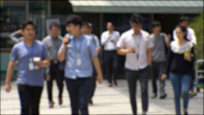 대기업 20대 직원 '뚝'&hellip;"신입공채 줄고 경력직 선호"