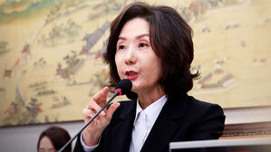 야 "공교육 탈출"&middot;여 '소명기회 주력'&hellip;이진숙, 허리 숙여 사죄