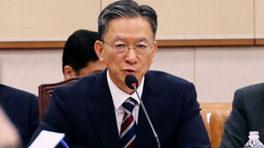 "정치검찰 청산" "공소취소 안 돼"…검찰개혁 공방