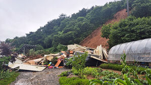 충남 '114.9mm' 폭우&hellip;산사태에 주민 2명 매몰됐다 구조
