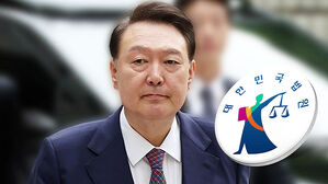 윤, 내란 재판 또 불출석…"계단도 못 오를 정도" 건강 악화 주장