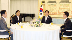 이 대통령, 국회의장&middot;총리와 만찬.."국민주권 실현 지원"