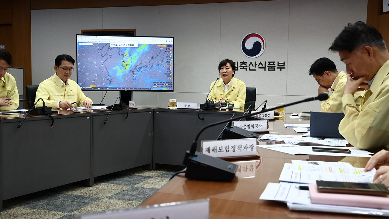 [속보] 호우로 축구장 1만 8천 개 농작물 침수…농식품부 "피해 복구 총력"