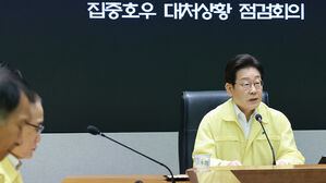 이 대통령, '옹벽사고' 오산시장에 "신고에도 도로통제 왜 안했나"