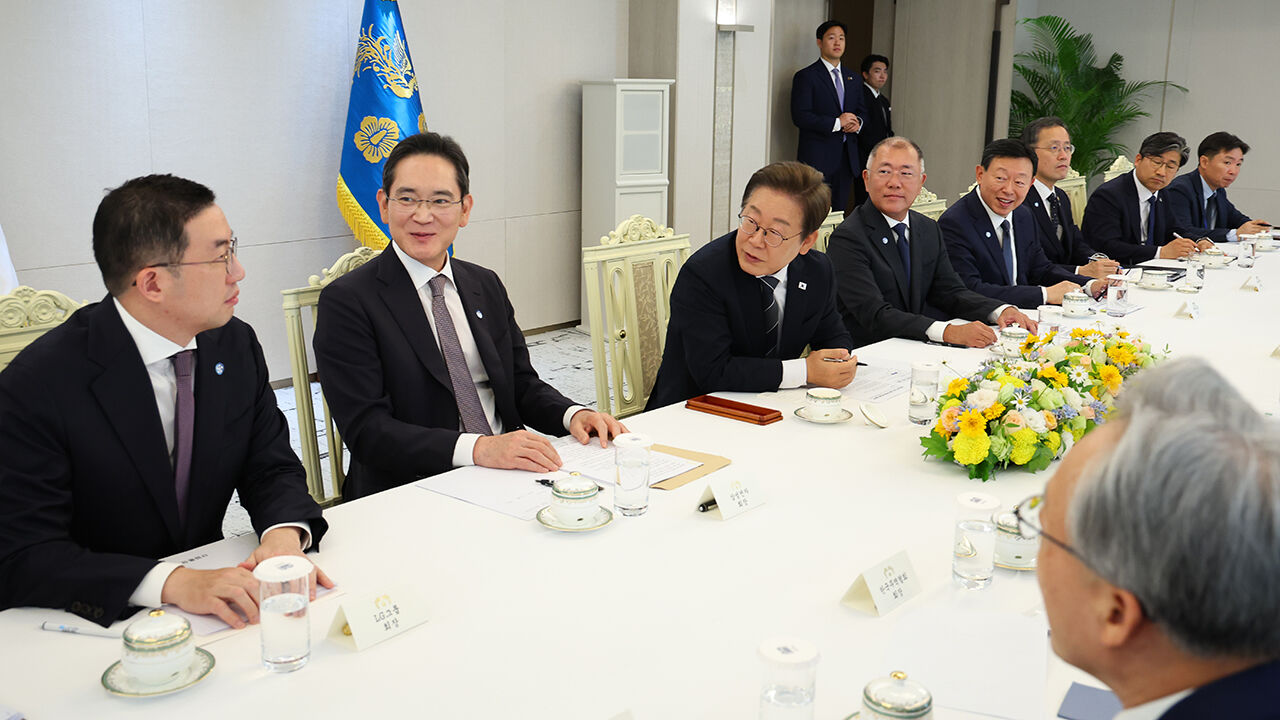 이 대통령, 정의선 현대차·구광모 LG그룹 회장과 만찬