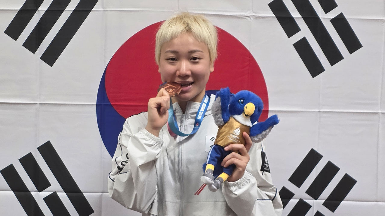 수영 이은지, 여자 배영 200m 한국 신기록…하계U대회 동메달