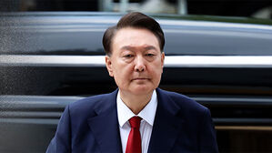 윤 구속기소…"조사 불응 시 체포영장 검토"