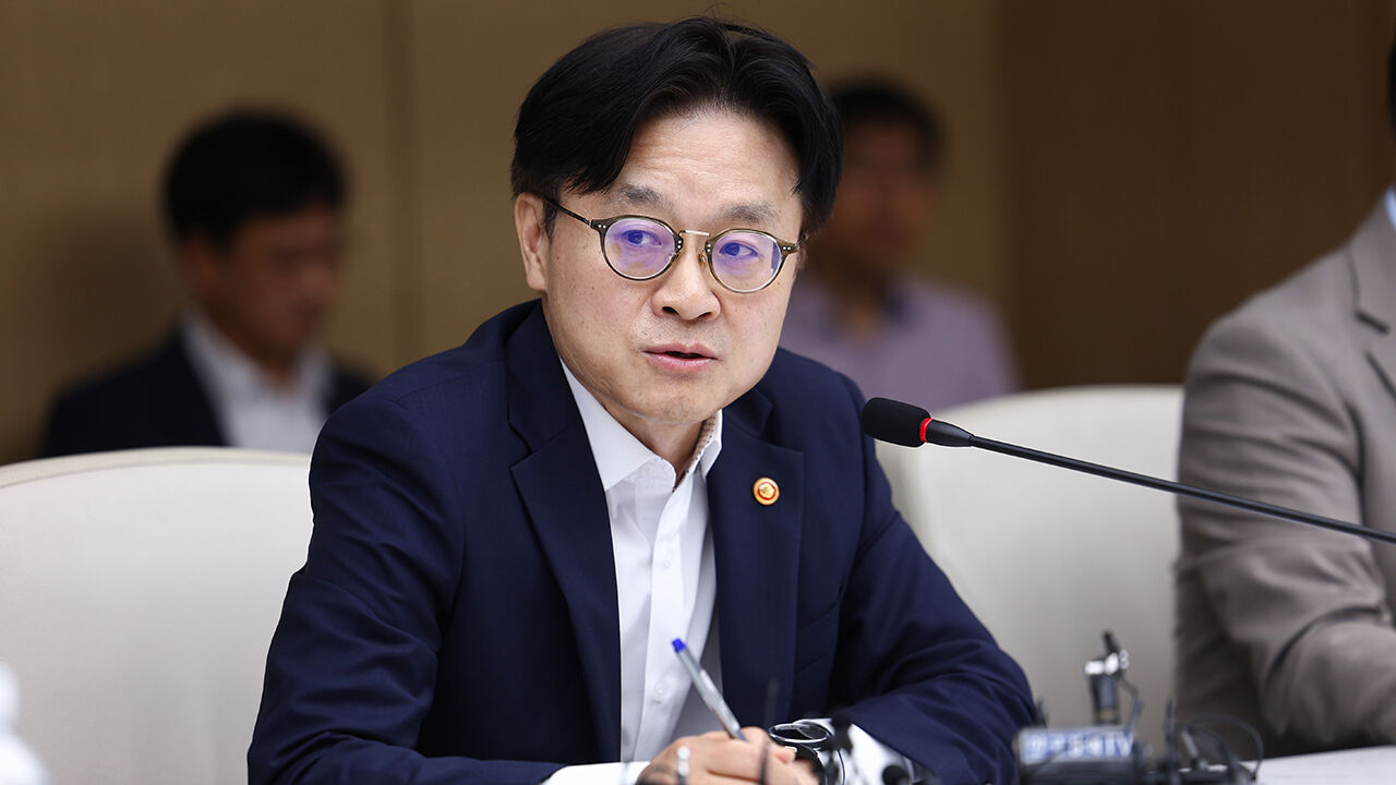 김정관 산업장관 취임식…"수출 선봉장으로 최선 다해달라" 강조