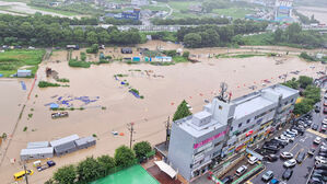 지난주 '극한호우'에 차량 3천 대 침수&hellip;300억 원 피해