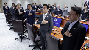 이 대통령, 의원 출신 장관들에 "여긴 국회와 달라&hellip;더 긴장해야"