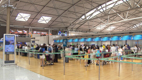 코로나19 5주째 완만한 증가세…질병청, 인천공항 검역 점검