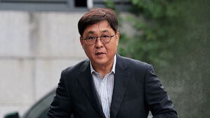 [단독] 네이버 자회사 취직에 미국 영주권…"아빠 찬스 아니냐"
