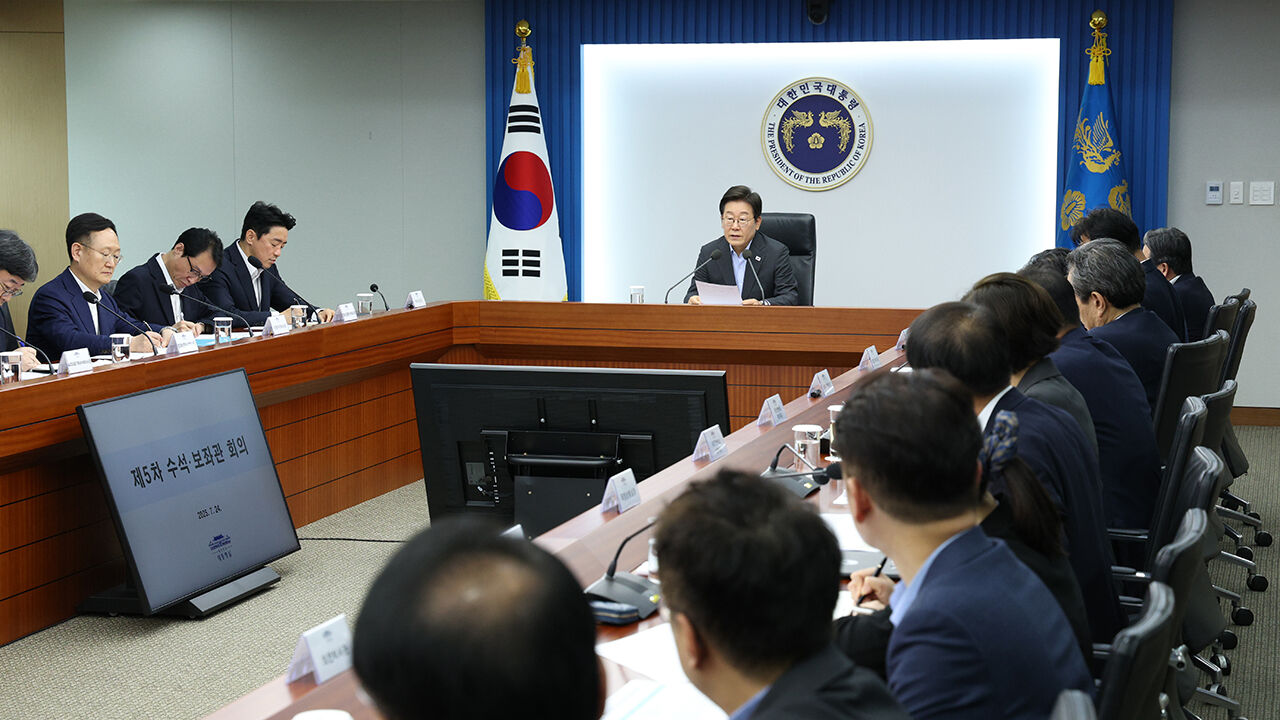 이 대통령 "과한 감사·수사로 공직자 의욕 꺾는 일 없어야"