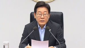 지게차에 묶인 이주노동자…이 대통령 "야만적 인권침해"