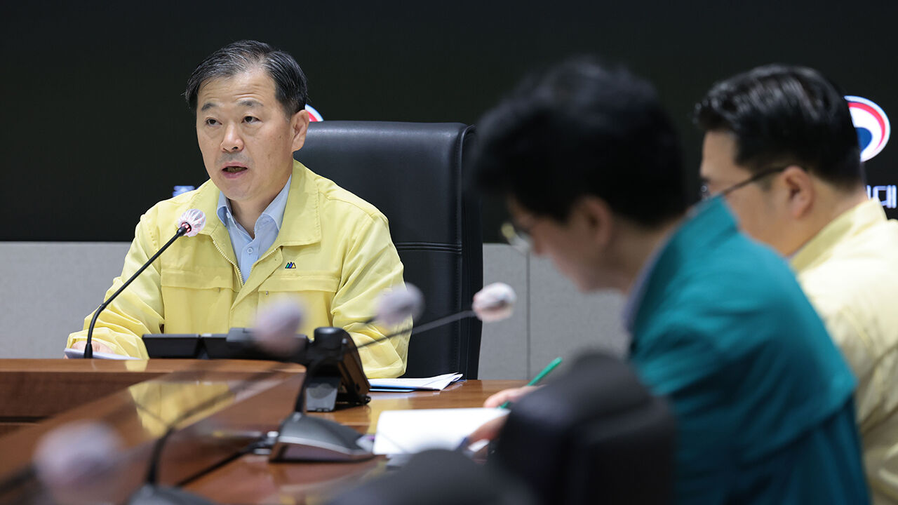 새 정부 첫 '의사 집단행동 중대본' 회의…의정 갈등 대국민 사과
