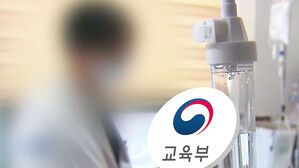 "졸업 시기 대학 자율로"&hellip;추가 의사 국시 요구도
