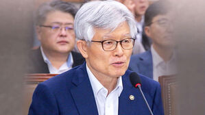 [여담야담] 최동석, 또 과거 발언 논란…여권서도 사퇴·결단 요구
