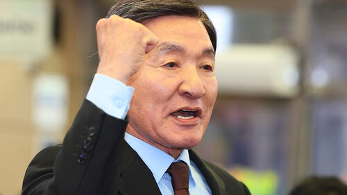이 대통령, 베트남 특사단장 박창달 전 한나라당 의원으로 교체