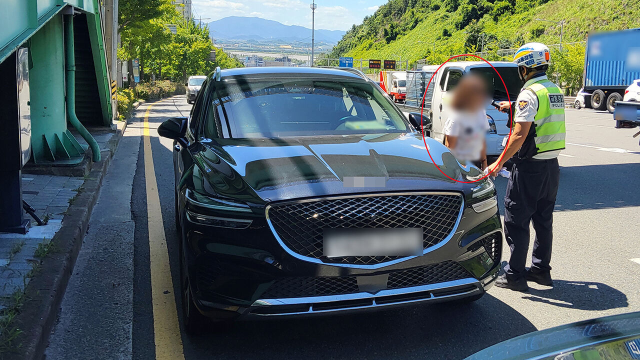 낮술 마시고 고속도로 달리며 라이브 방송 한 40대 여성