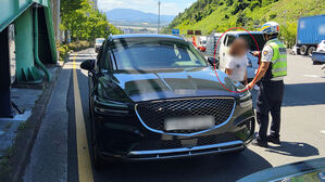 낮술 마시고 고속도로 달리며 라이브 방송 한 40대 여성