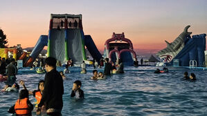 강릉 경포해수욕장에 해수풀장이?…여름 피서 명소 '인기'