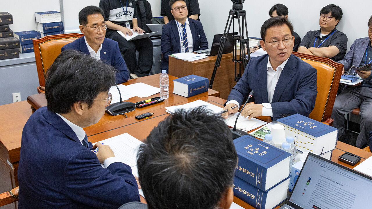 '윤 거부법안' 노란봉투법, 환노위 소위 여당 주도 통과