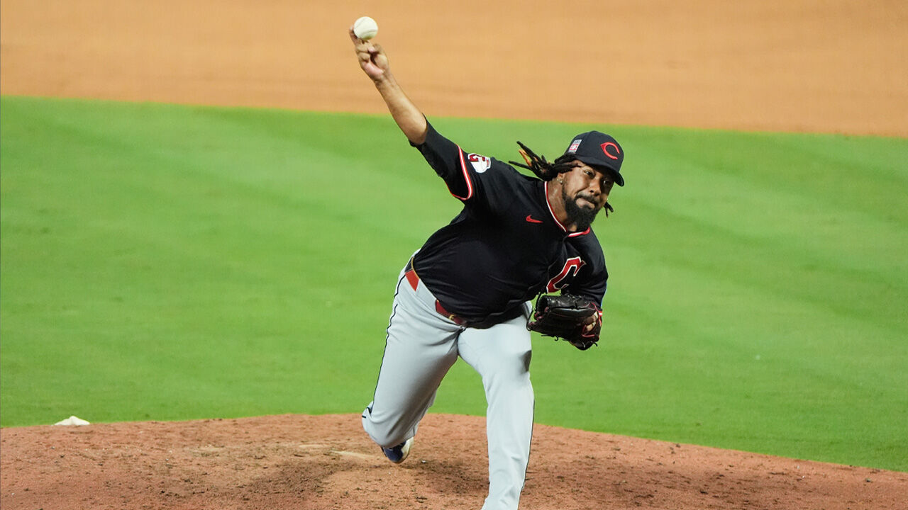 MLB 마무리투수 클라세, 스포츠 도박 혐의로 출장 정지 처분