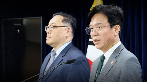 "왜곡된 노사관계 복원" vs "재검토 필요"