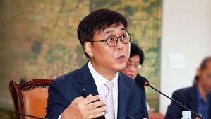 '아빠 찬스' 의혹 공방…최휘영 "딸 지원, 나중에 들어"