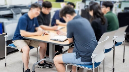 정장 대신 반바지…더위가 바꾼 사무실 풍경