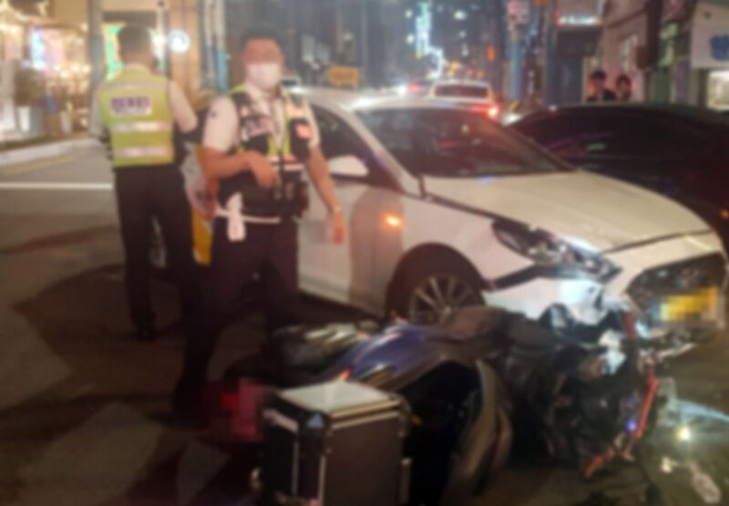 부산 택시 오토바이 사고 현장 (사진=부산경찰청 제공, 연합뉴스)