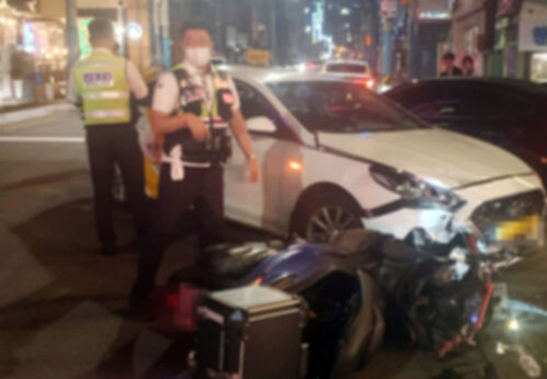 부산 택시 오토바이 사고 현장 (사진=부산경찰청 제공, 연합뉴스)