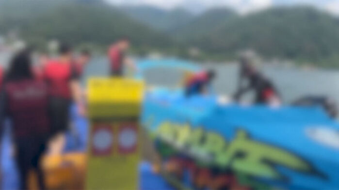 "벗고 타라고?" 황당 지침…보트엔 텅, 기둥에 '칭칭'