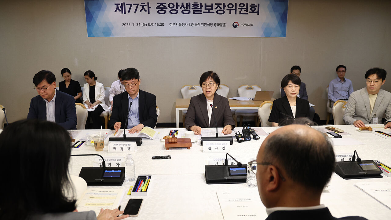 내년 복지 잣대 4인 가구 기준 중위소득 649만 원…역대 최고 6.51%↑