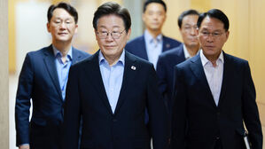 이 대통령 "규제 개선 속도 내야&hellip;역직구 시장 넓혀 수출 확대"