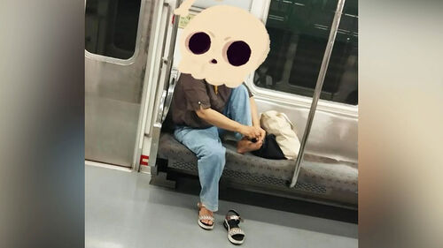 맨발 올리더니 딱딱…"심지어 그 손으로" 민폐 승객