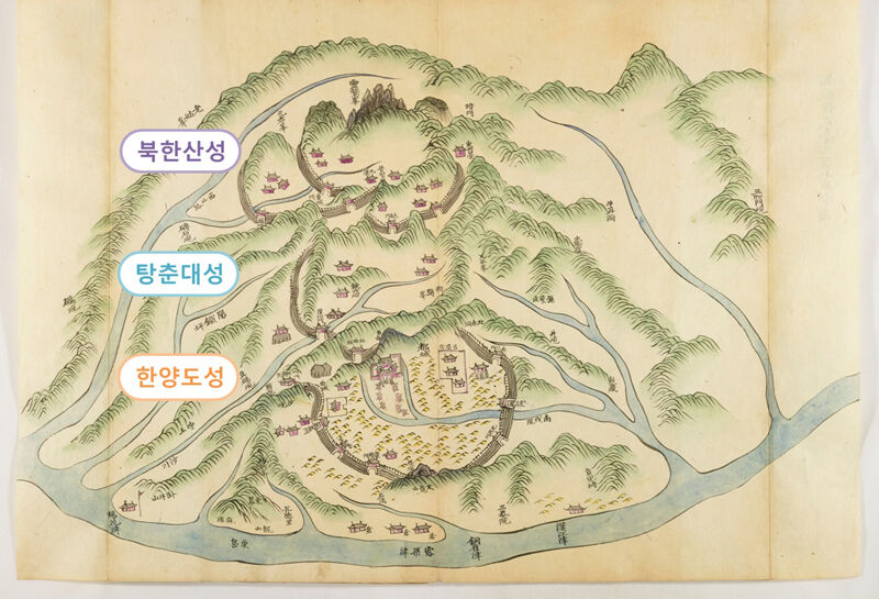 조선시대 순조∼철종 연간에 제작된 채색필사본 지도첩인 '좌해여지'(左海輿誌) 속 도성연융대북한산성합도 모습