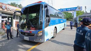 윤 측 "'수의 벗어' 주장 법무장관·특검 유감…재발 시 법적조처"