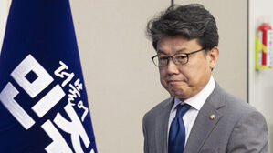 '10억 기준' 개미들 아우성에도&hellip;진성준 "주식시장 안 무너져" 반박