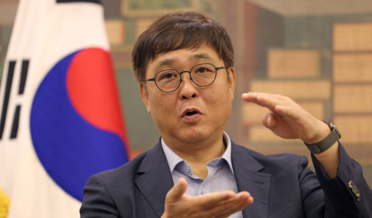 최휘영 장관, 연극 '삼매경' 출연진 격려…"못자리 역할 하겠다"